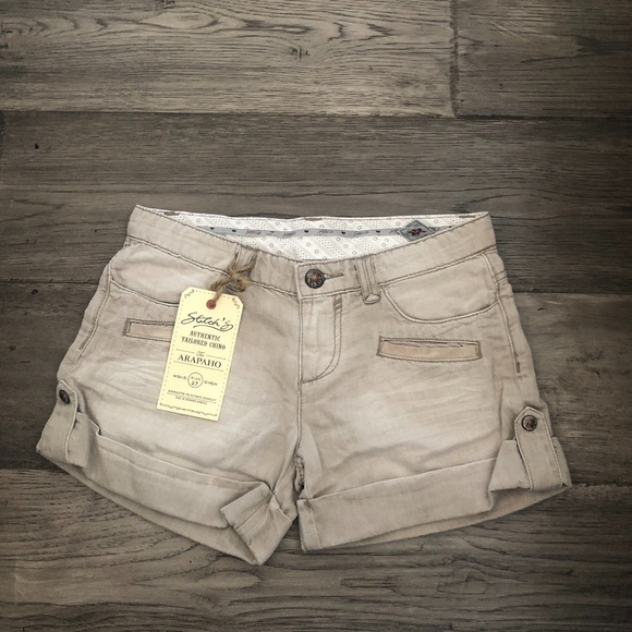 Stitch's Arapaho Cuffed Shorts Rain Beige - Picture 1 of 4